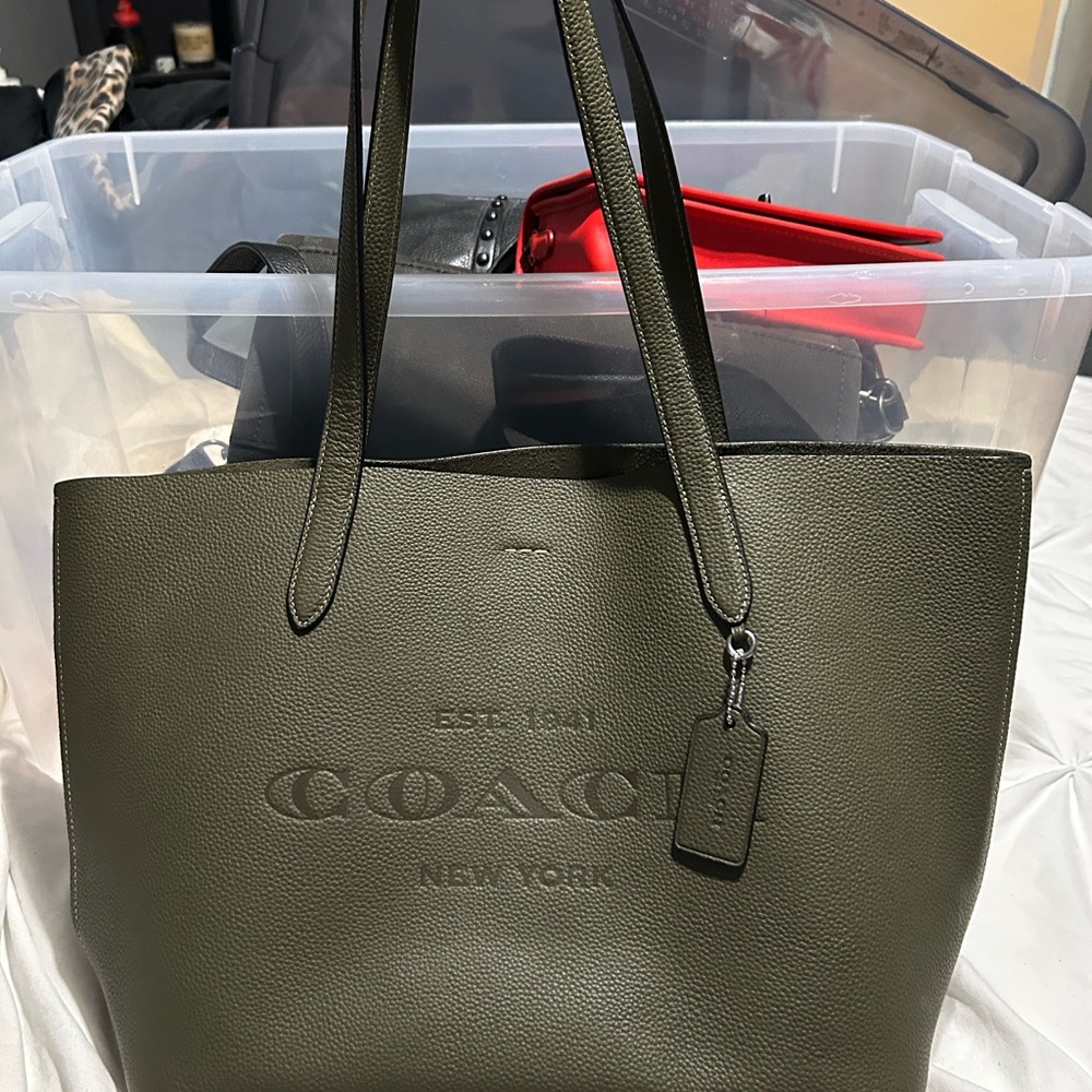 Coach Green Leather Tote Bag with Structured Design